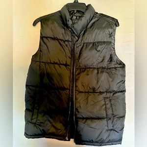 Men’s old navy black vest like new size xl